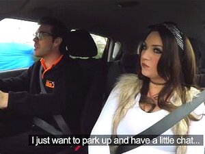 Fake Driving College Busty Jailbird nimmt den Lehrer auf eine wilde