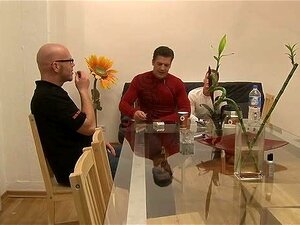 Diese blonde Schönheit will mehr als einen Schwanz in sich spüren -