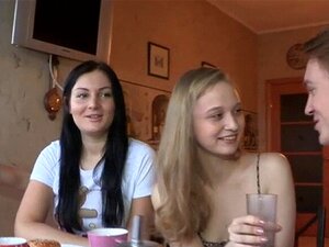 Die versaute Einstellung unserer Babe erregt ihren Partner für wilden