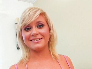 Аса Акира иза сцене