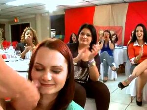 Mädchen und ihre beste Freundin werden gefickt. Mädchen und ihre