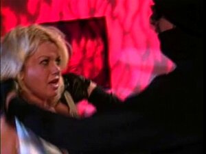 Плавуша са великим сисама добија