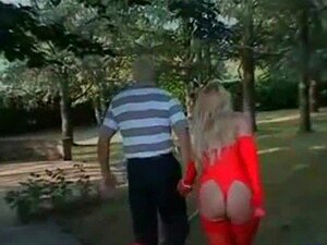 Ik neukte deze MILF in de Roses Garden