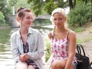 Deutsche Mädels vergnügen sich in der Umkleidekabine