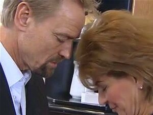 Sein Komplimente meinn diese deutsche Oma in Strümpfen geil,