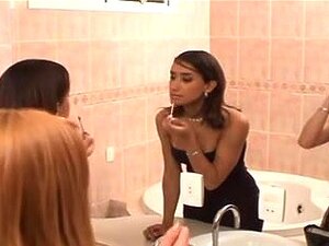 Semplice ragazza shemale che scopa,
