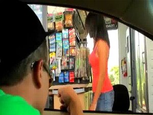 Очajна слаткица гола у јавности и јебе