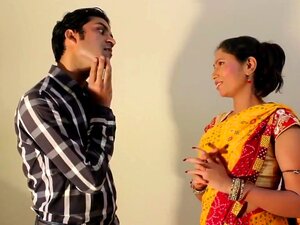 Bhabhi Nay Liya Mazza, indische Bhabhi zeigt ihre schönen Titten und