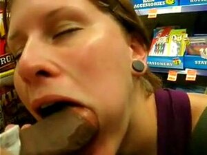 Blowjob im Supermarkt