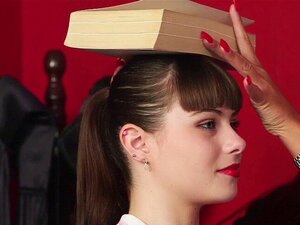 Cfnm MILF bringt der süßen Domina einen Handjob bei. Cfnm MIlf