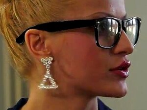 Meine Prostata-Masseurin. Chary ist ein echtes Multitalent, also sind