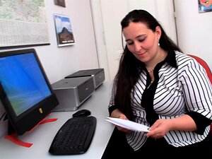 Iso vatsa toimisto plumper viettelee asiakkaan