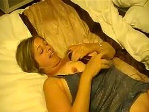 Milf moeder heeft een massieve stuiptrekkende orgasme op een bbc dildo