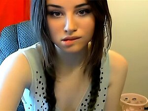 Upplev denna fantastiska brunett utforska sina sensuella begär och