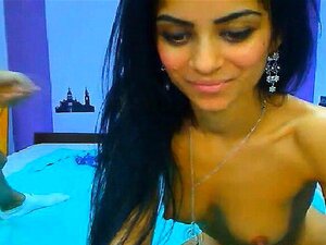 Latina brunette babe heeft haar kut kapot gemaakt
