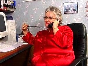 Große, schöne Frau, Oma lutscht und fickt in Nylons