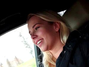 Blond heting förbereder sig för att bli hårt knullad. Blond heting