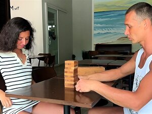 Stiefschwester verlor Ihren Arsch in Jengs Spiel und bekam einen