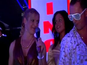 Gruppe von geilen Euro-Mädchen, die verrückt werden