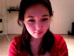 Ragazzina asiatica amatoriale molto calda che fa sesso in webcam
