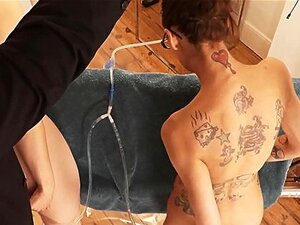 Plongez dans l'univers envoûtant de Demona et Jess, pour une