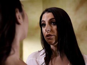 Sie will nicht mit ihrem Stiefvater ficken, aber sie muss. Diese