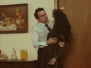 Tauche ein in den sündigen Reiz reifer Frauen in 'The Carrot Top'.