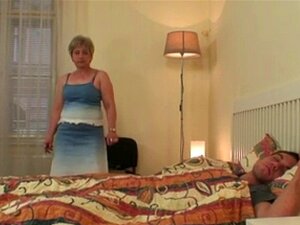 Erleben Sie die unstillbaren Begierden dieser frechen Vixen, voller