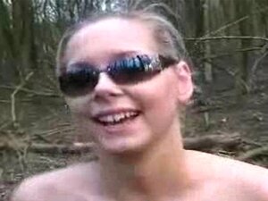 buiten zelfgemaakte amateur vriendin pijpen