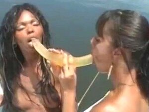 Caldo trio di scopate in yacht