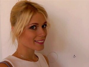 Blonde Amateurin POV bläst. Blonde Amateurin POW lutscht Senioren den