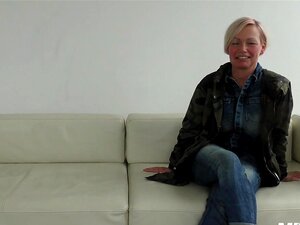 Pornocasting - Eva Blond - HAAR EERSTE PORNO!