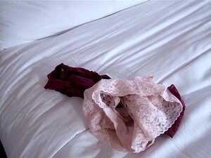 Stiefbruder wird von ihrer heißen Stiefschwester Serena erwischt.