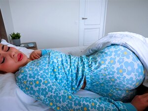 Meine Hure Stiefmutter weckt mich auf die beste Weise, die sie kennt!