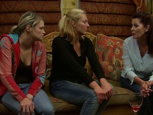 Geile MILFs scheren sich. Geile MILFs scheren sich, nachdem sie sich