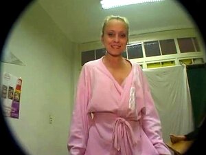 Pisse: Anastasia trinkt Pisse