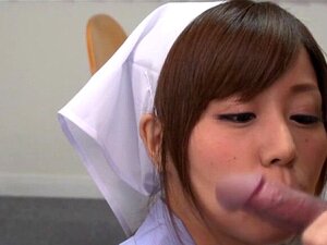 Scharfes Idol Chihiro Akino beugt sich für einen Hinternfick. Geile