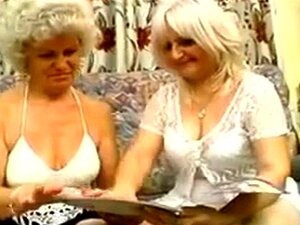 Wir haben diese lesbischen Omas in diesem Clip, die nach Liebe suchen