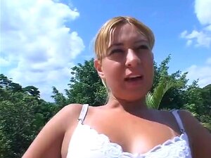 Midget gegen brasilianische Maid