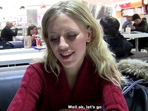 2 blonde Schlampen in einem McDonald's WC,