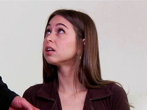 Riley Reid is ieders college meisje neukfantasie. Letterlijk is ze