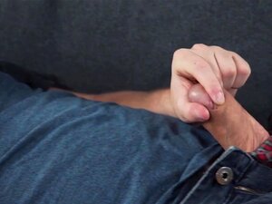 Edle Milf lutscht wichsenden Patienten