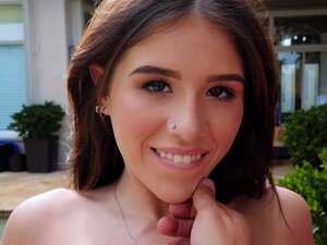 Die hübsche Isabel Moon probiert zum ersten Mal Anal