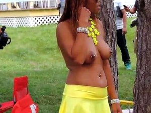 Filipino Stiefschwestern asiatische Nackt-a-Poppin Stiefschwestern
