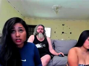 Katso kuinka tuhma brunette tutkii seksuaalisia halujaan tässä