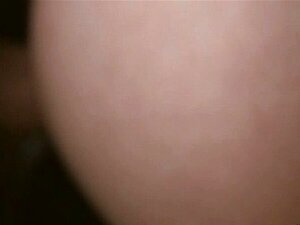 Katsotaanpa, kuinka Anina, eksynyt söpöläinen, saa kyytiä kahdelta