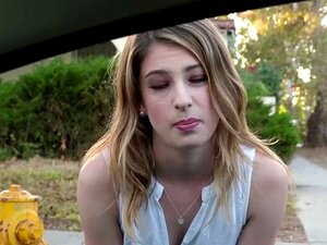 Heta kåta Kristen blev knullad av en hjälp av het hingst hig.