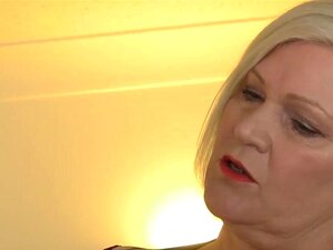 OLDNANNY Great Model Lacey Starr von britischen Inseln ausgezogen