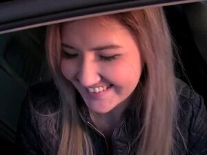 Euro-Blondine wird in der Öffentlichkeit gefickt