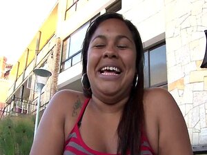Oyeloca Amateur mollige latina Lorena Lobos geneukt